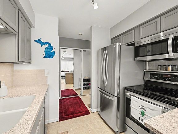 5th image of 213 Paisley Ct APT B
