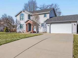 5115 Ossad Dr, Norton Shores, MI