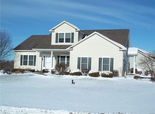 1020 Whisper Ridge Dr, Chittenango, NY 13037