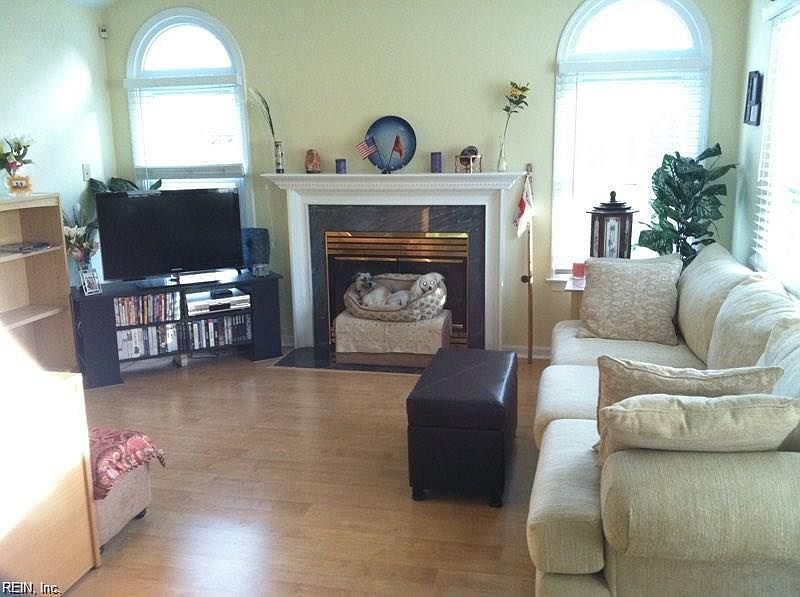 1st image of 216 Hornbeam Dr