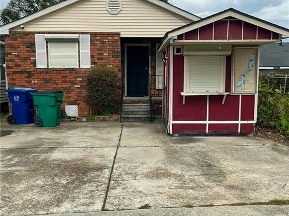 811 12th St, Gretna, LA 70053