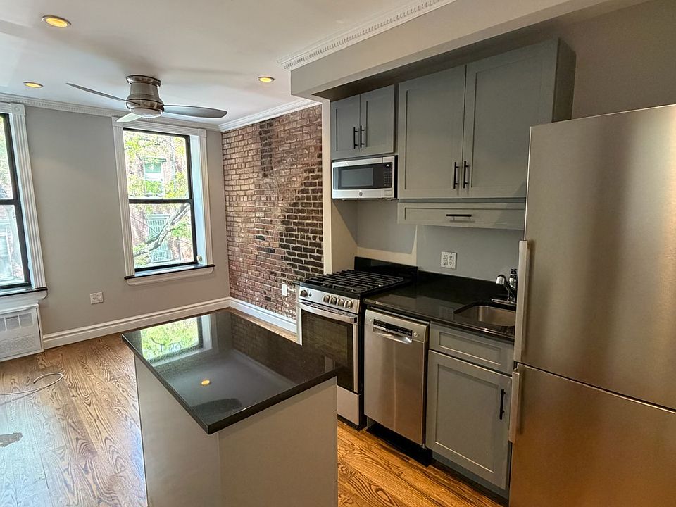 1st image of 422 E 9th St APT 3