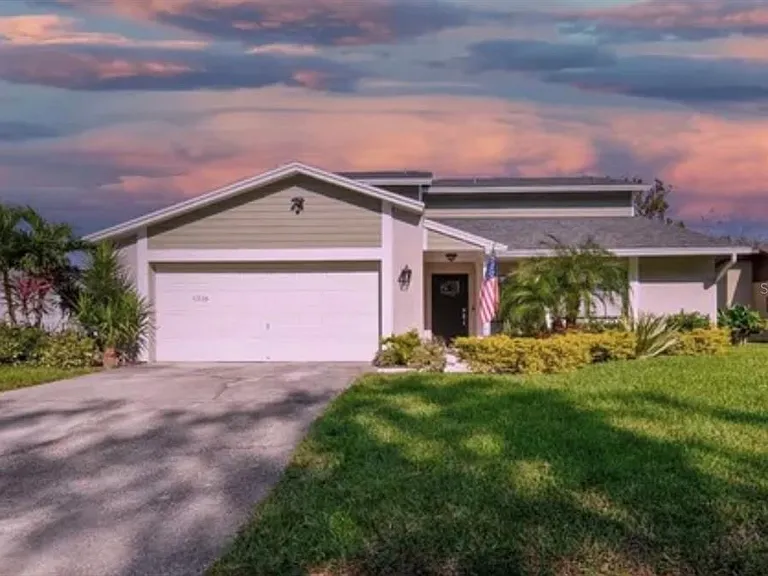 1326 Corner Oaks Dr — Photo 1
