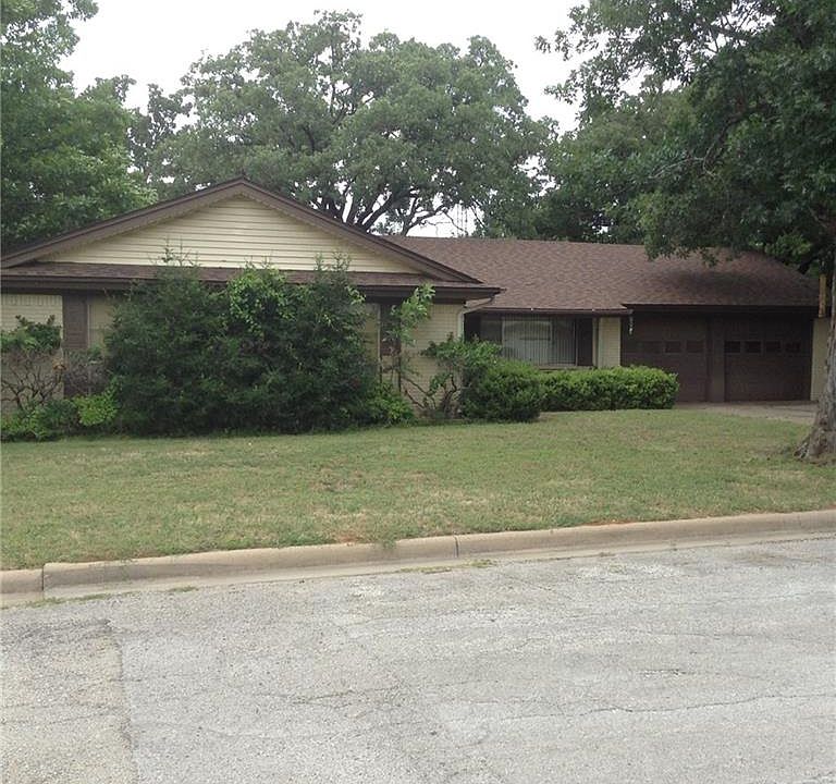 1st image of 2909 SE 6th St