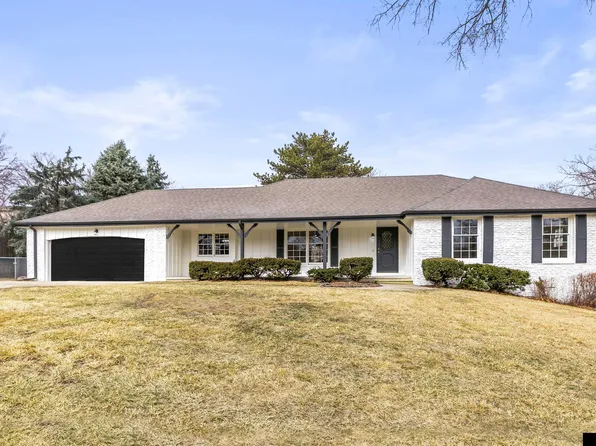 11918 Leavenworth Rd, Omaha, NE 68154