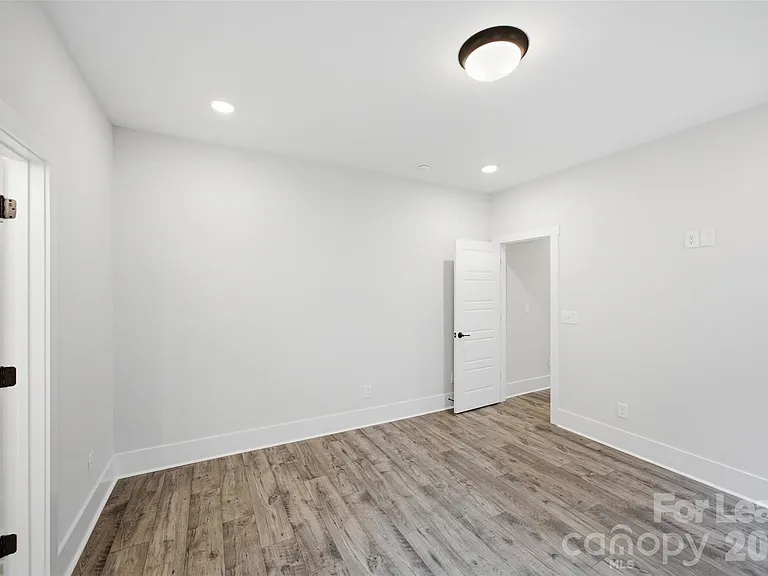 21216 Sanctuary Dr — Photo 18