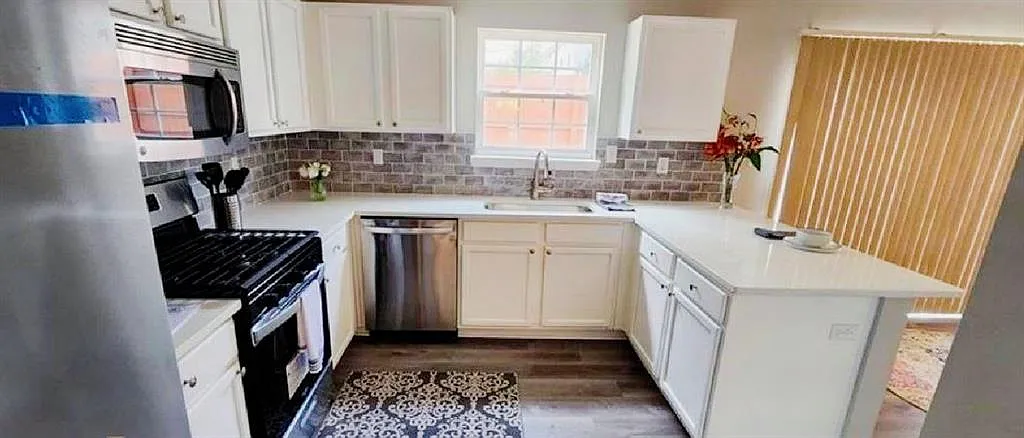4 bed, 2.5 bath, 2818 sqft, $2,950 — Photo 4