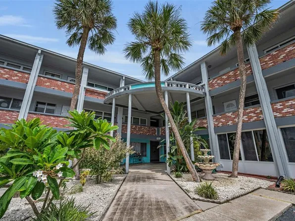 4300 58th St N APT 2013, Kenneth City, FL 33709