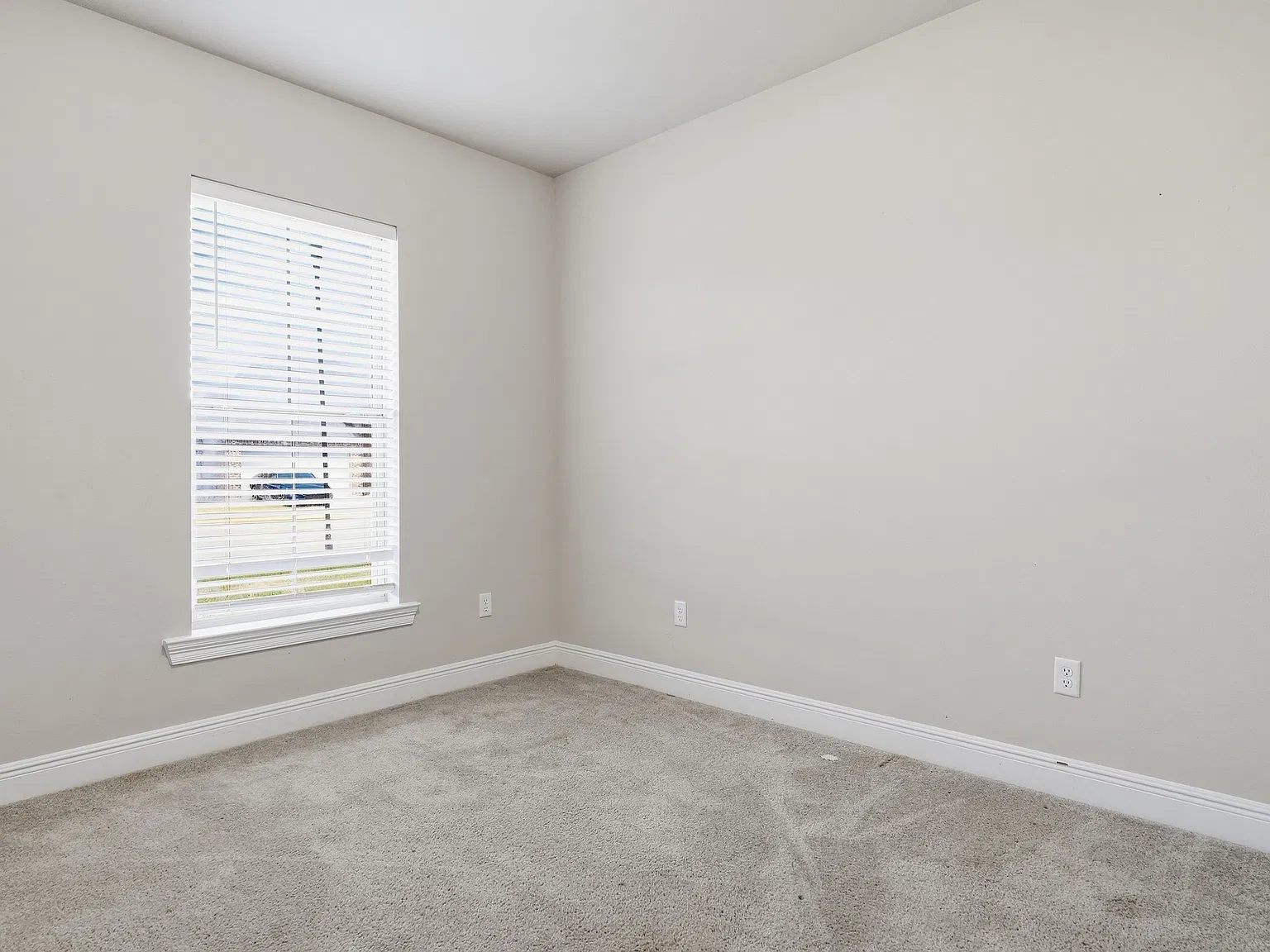 4 bed, 1858 sqft, $2,300 — Photo 3