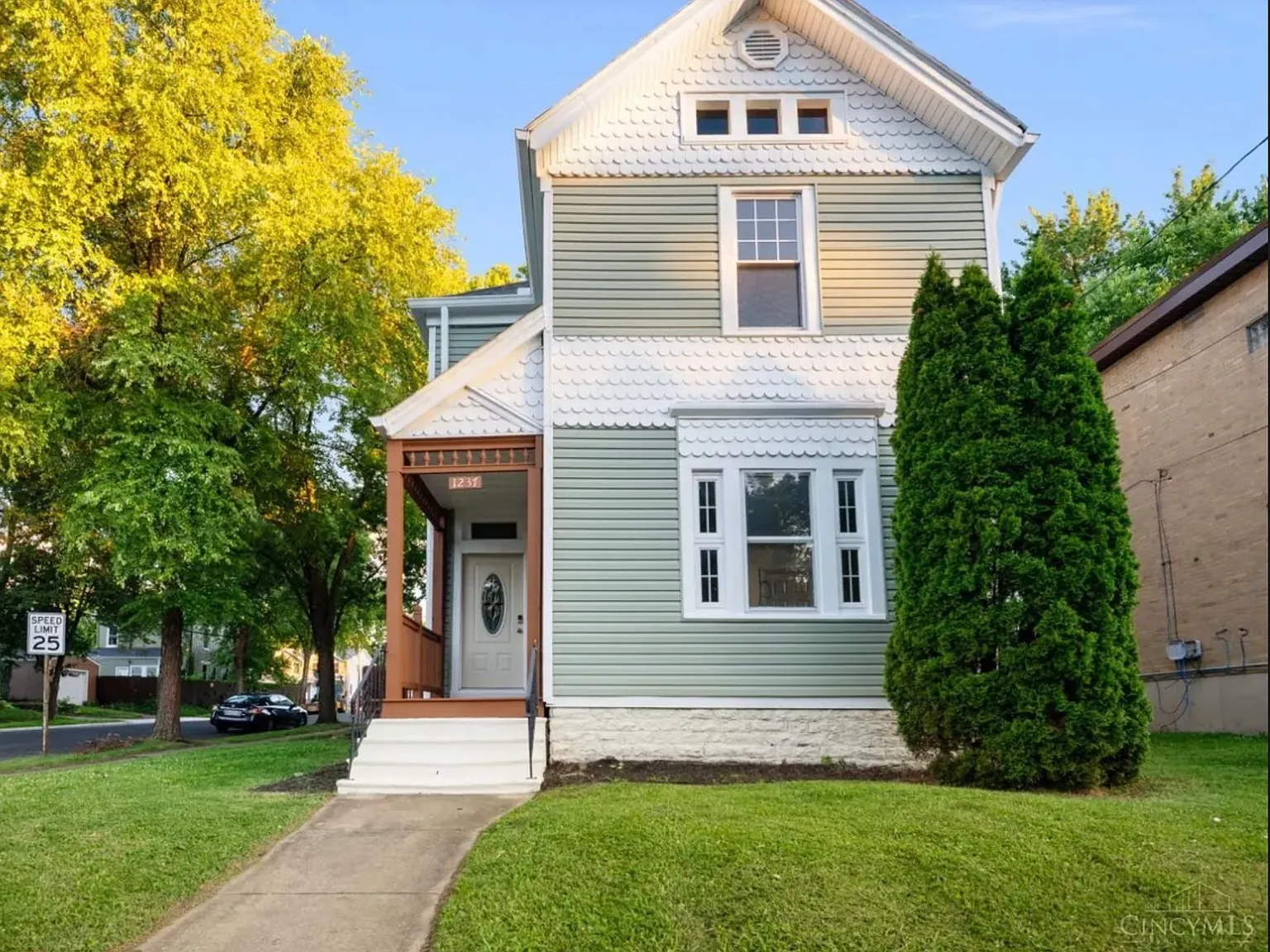 Laidlaw Ave — Photo 1