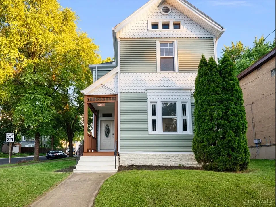 1237 Laidlaw Ave