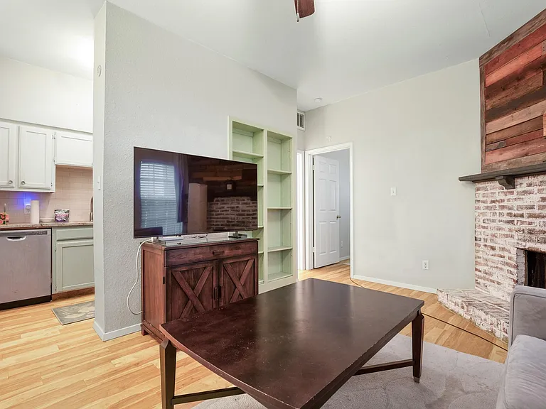 2810 Nueces St #101 — Photo 7