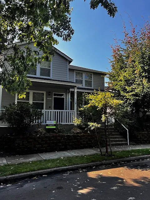 21990 NE Chinook Way #C