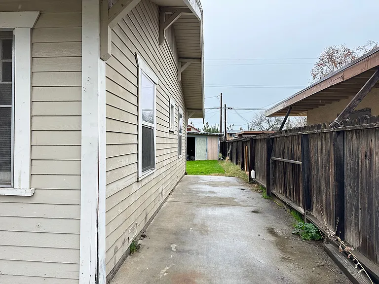 3506 E Illinois Ave — Photo 3