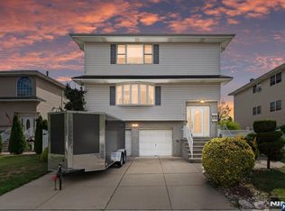 17 Acorn Rd, Secaucus, NJ 07094