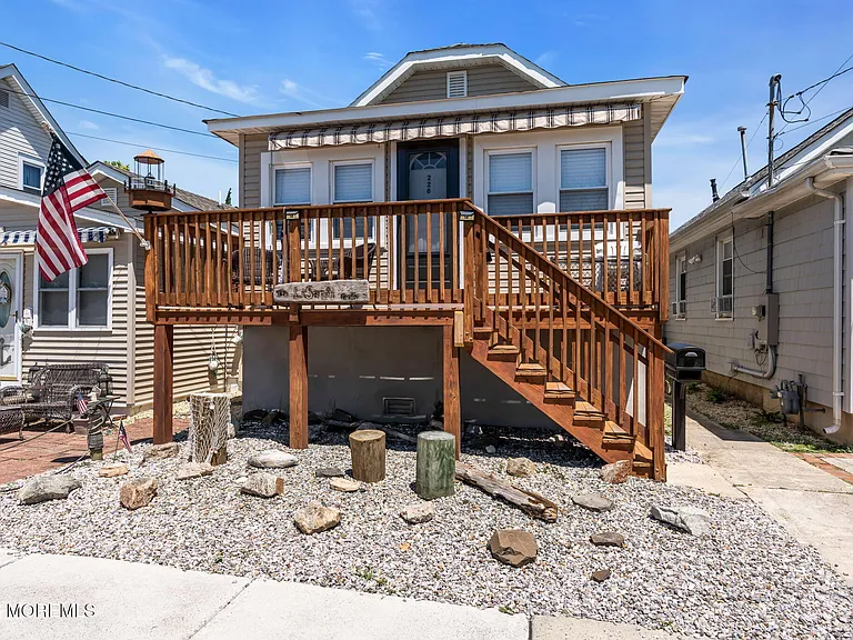 226 Dupont Ave — Photo 4