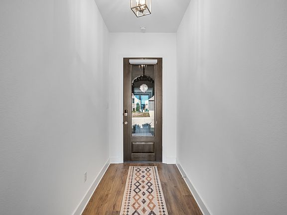 4th image of 1143 Queensdown Way