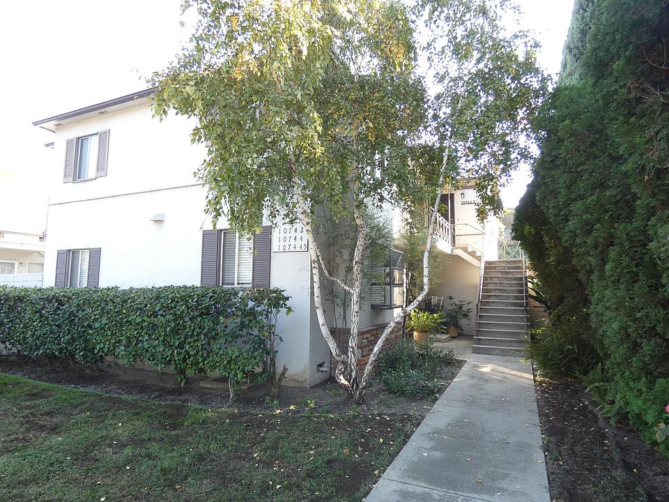 1st image of 10742 Sarah St