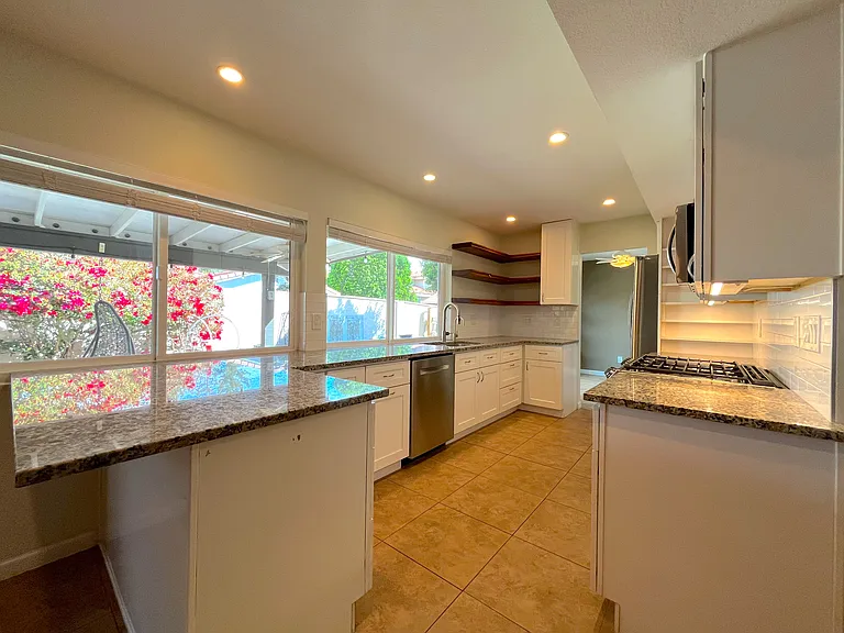970 E Lobster Trap Ln — Photo 6
