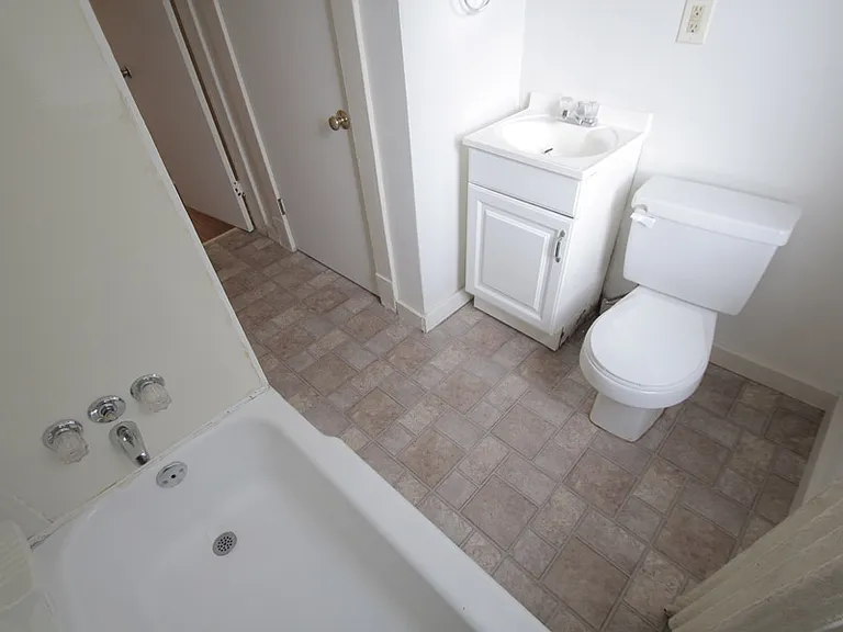 423 Biddle Ave — Photo 15