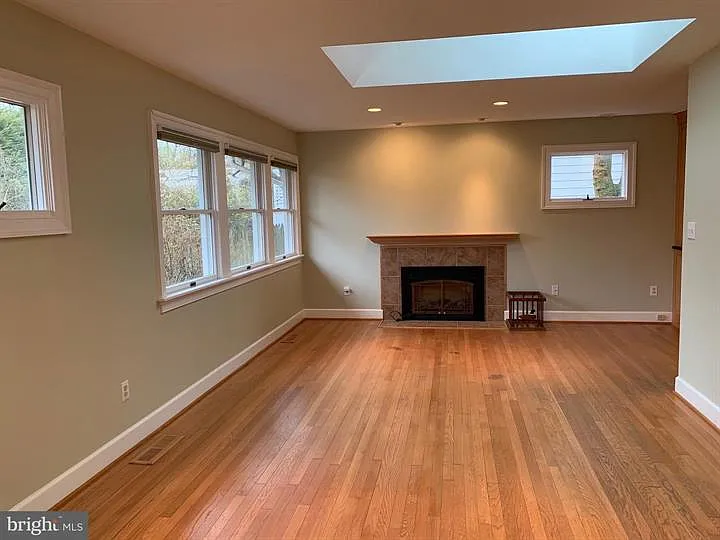 4 bed, 3.0 bath, 2308 sqft, $4,250 — Photo 4