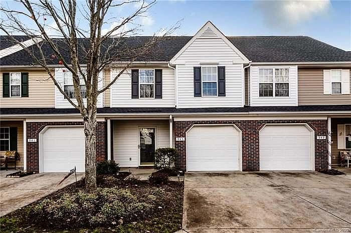 Front View With 1 car Driveway