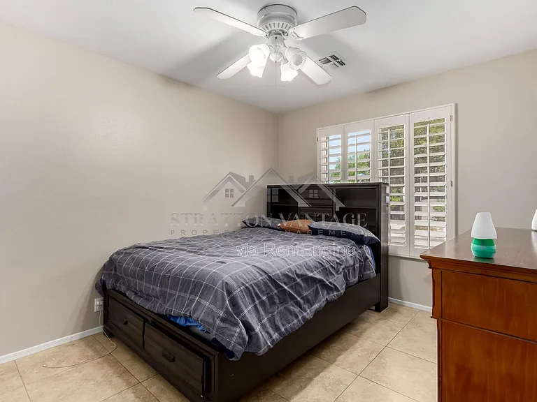 6631 E Rhodes St — Photo 10