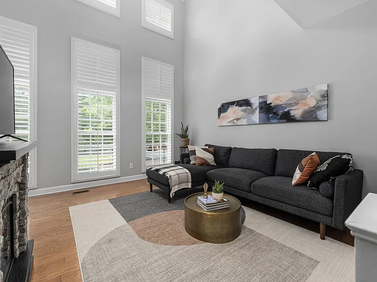 13704 Anthea Ln — Photo 12