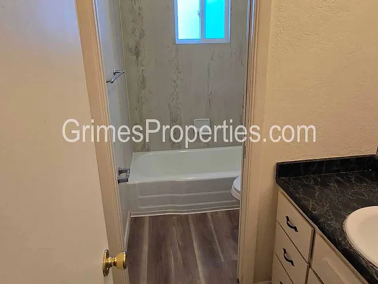 2632 Dakota St NE #7 — Photo 10