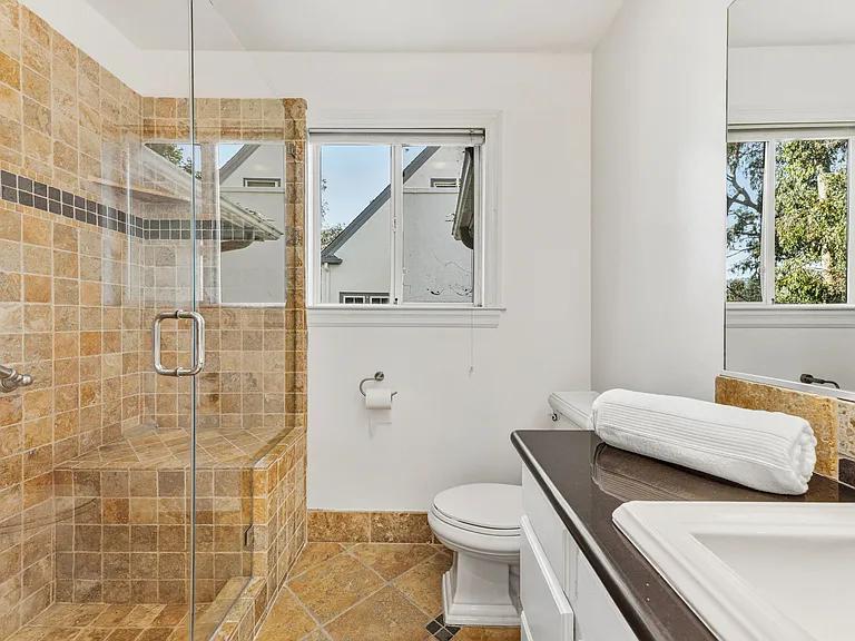 866 Alma Pl — Photo 36