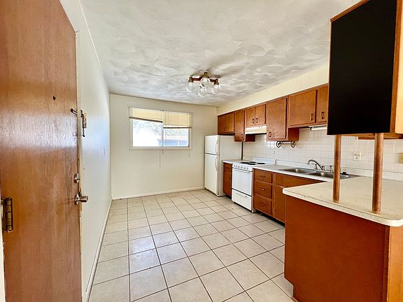 3rd image of 405-409 E Woodlawn Ave #405-3