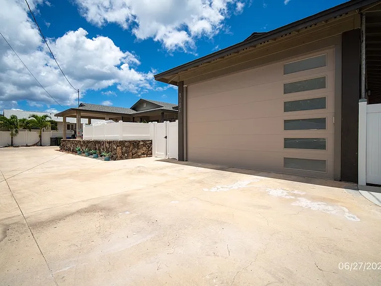87-102 Kulaaupuni St #E — Photo 1