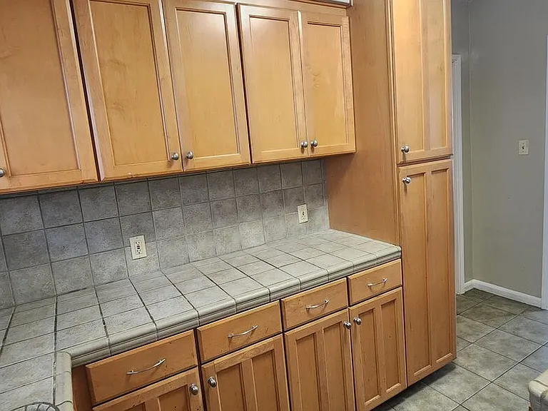 1338 S Dunsmuir Ave — Photo 16