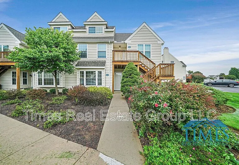 1101 Lexington Way — Photo 1