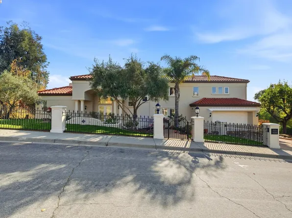 61 Montclaire Dr, Fremont, CA 94539