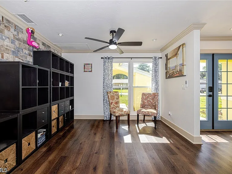 2507 Lakeview Dr — Photo 4