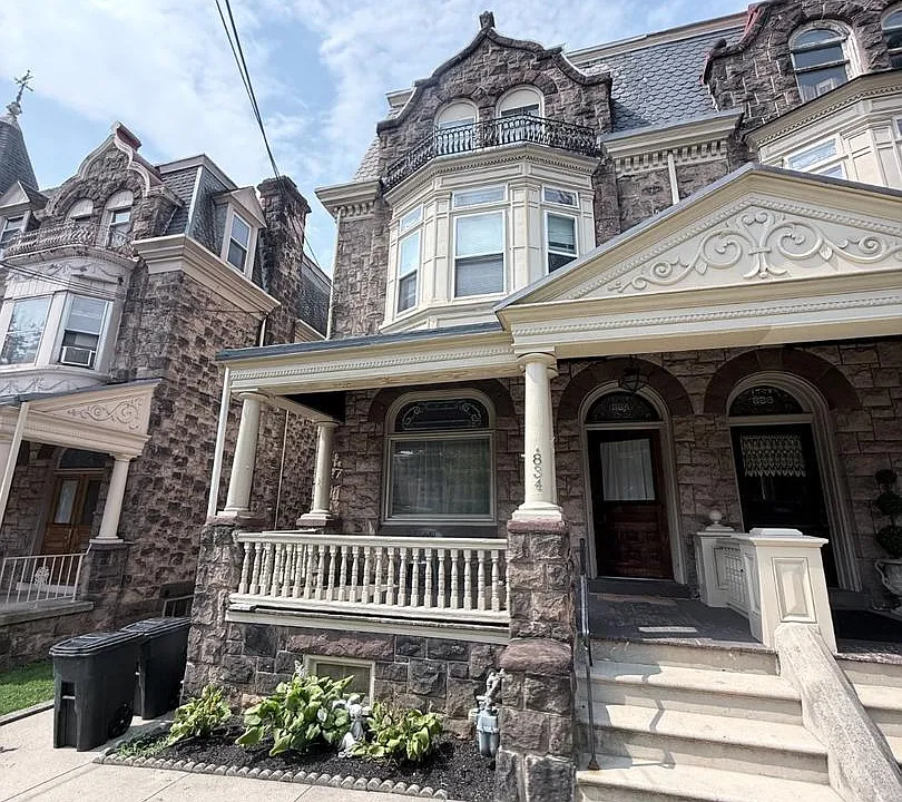 834 Centre Ave #3