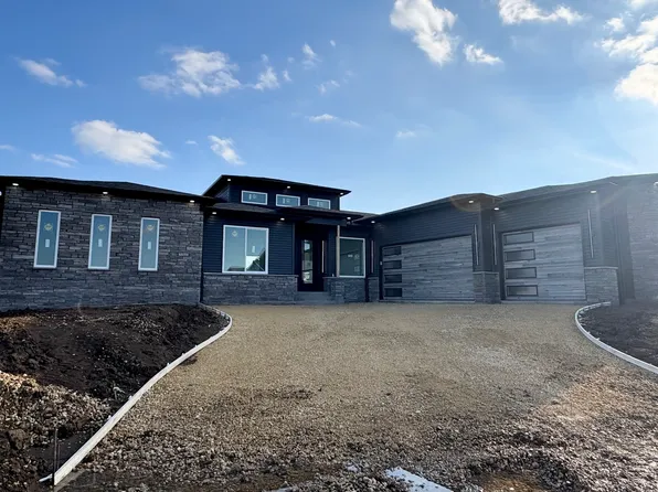 1709 Katie Ct, Davenport, IA 52807