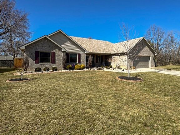 2nd image of 5605 N Vista Dr