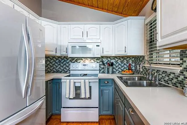 2 bed, 2.0 bath, 936 sqft, $2,151 — Photo 3