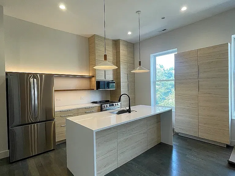 1057 N Wolcott Ave — Photo 4