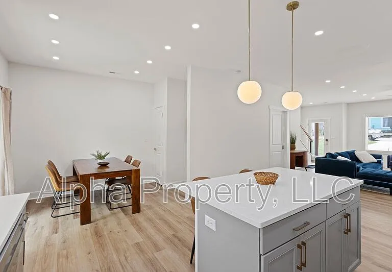 5 McDade St #B — Photo 12