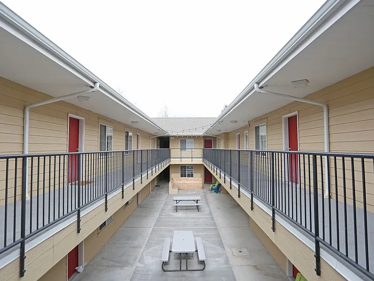 Atrium Suites - 2 BR/2 BA & 3 BR/3 BA — Photo 37