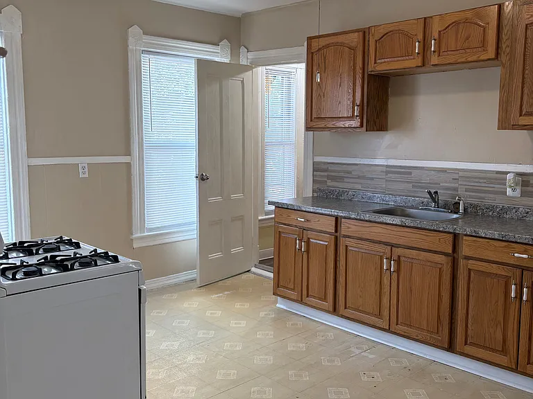 32-34 Dix St #2 — Photo 3