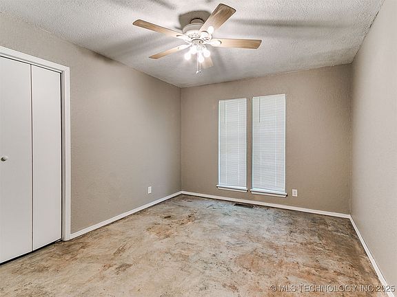 4th image of 25136 Hickory Ln