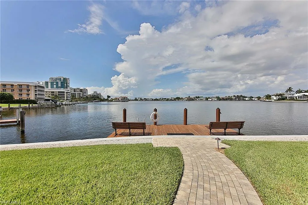 1 bed, 1.5 bath, 881 sqft, $4,500 — Photo 2