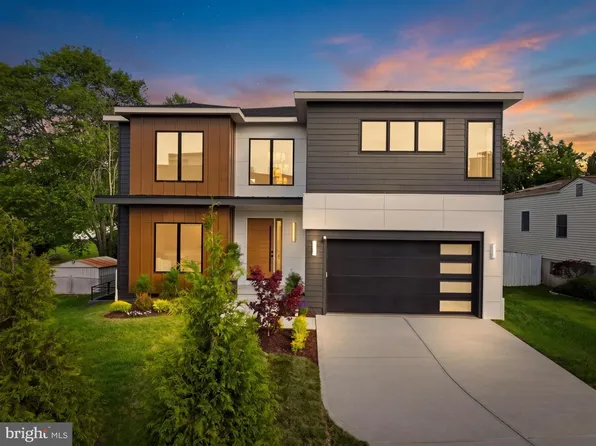 7421 Magarity Rd, Falls Church, VA 22043