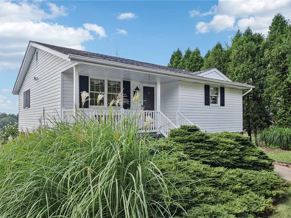 79 Edwin Dr, Irwin, PA 15642