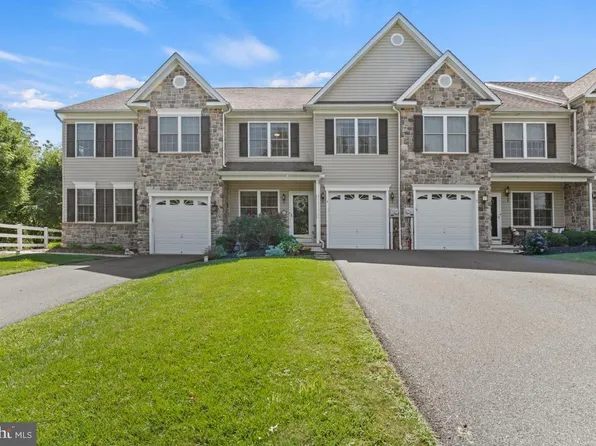 6 Woodspring Cir, Sellersville, PA 18960