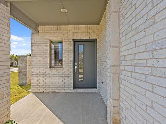 4th image of 3902 Kenwood Dr #1